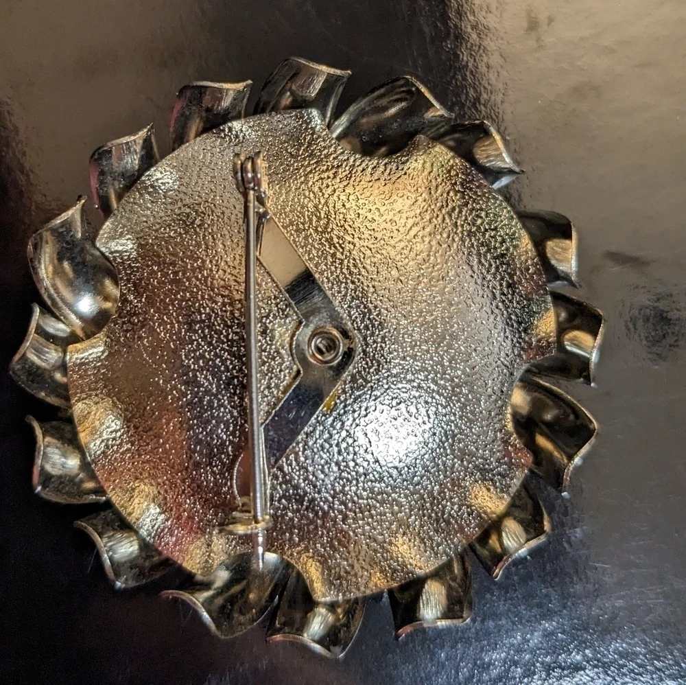 Vintage Silver‎ Tone Flower Brooch